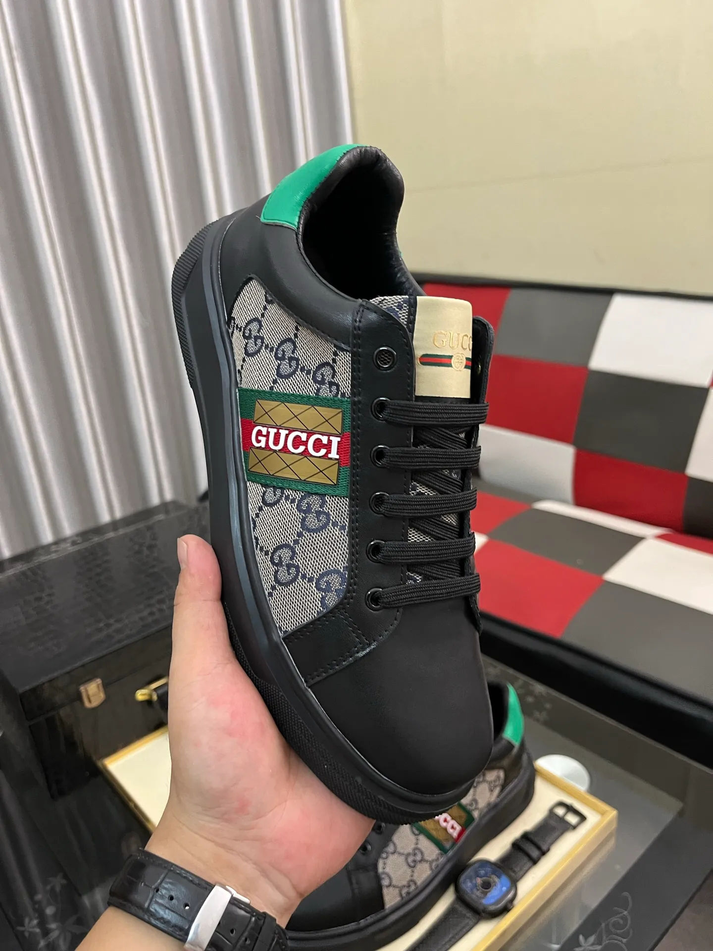 Men's shoes 💰420⌚️⌚️ [Gucci·Gucci] Original quality. ~ Unique modern style sneakers. 🏃A must-have casual shoe for trendy men😍😍 Original brand imported from Italy, imported original leather, sheep lining (refuses to discolor and grind feet) Sole: Original sole provided by the original factory, French lazy style design ⚠️Fit to the feet, original quality, super comfortable original sole. Code number: 38-442️⃣Colors available